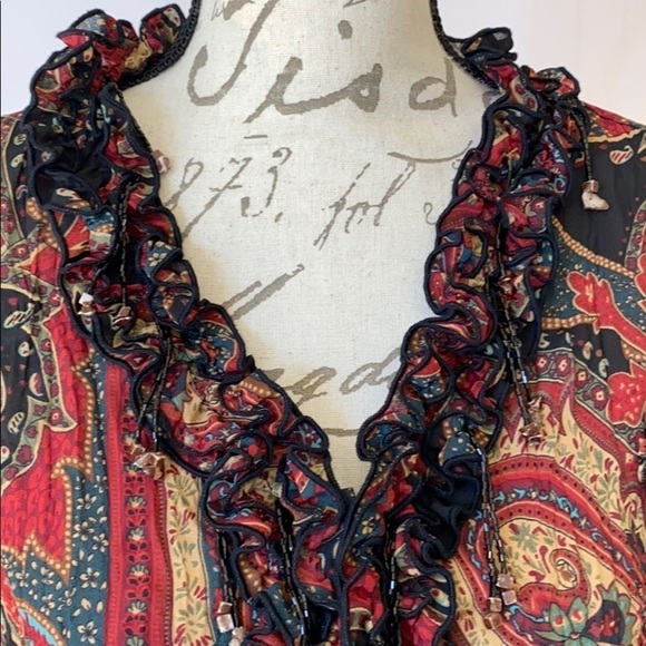 H: AGORA SzM Ruffle Blouse with Beads & Fabric Flower - Picture 3 of 8